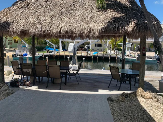 a view of entryway and hall