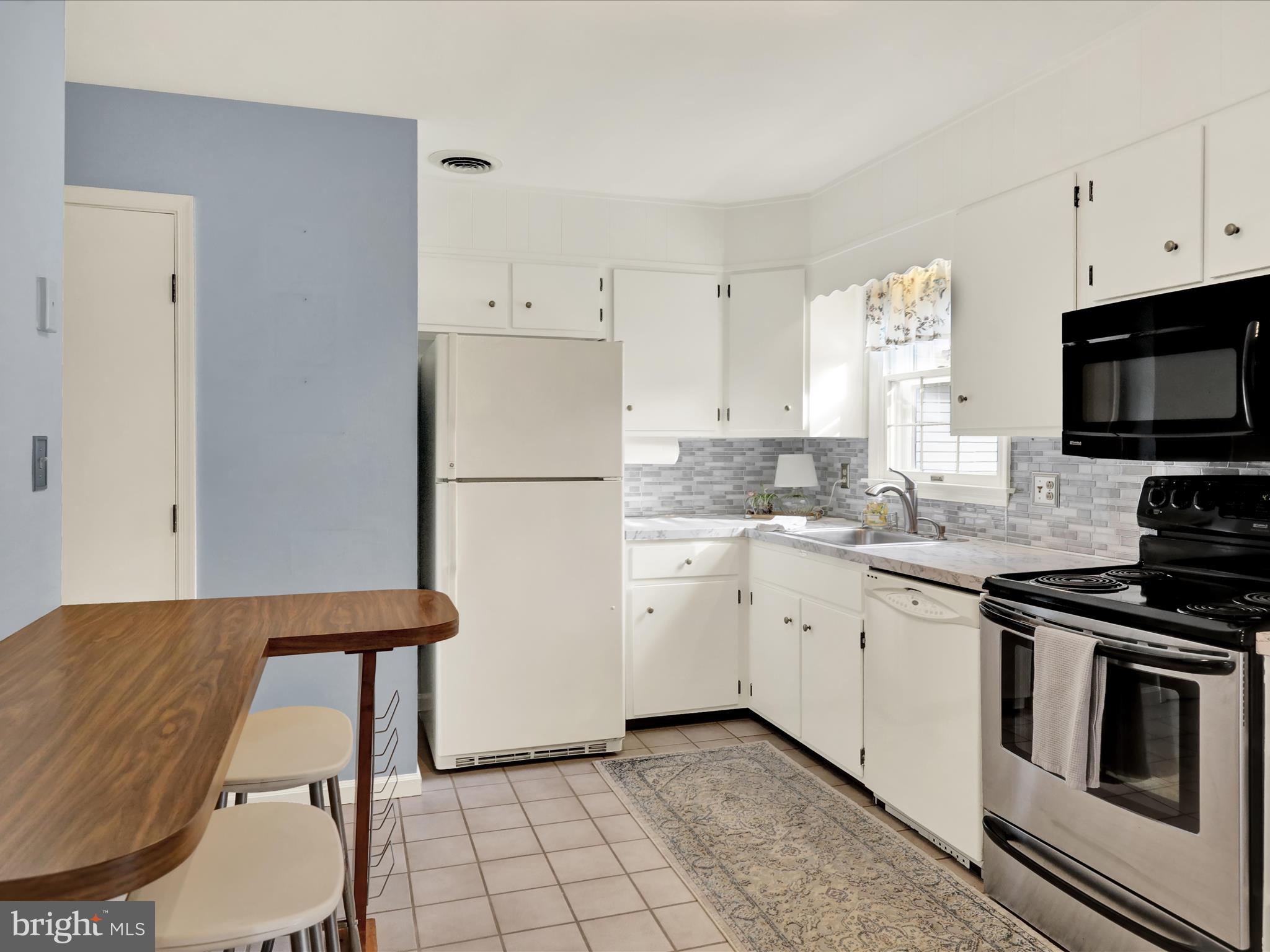 226 West Ruth Avenue Robesonia, PA 19551 - Photo 8 of 32 360_2091