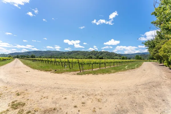 $995,000 | 3525 Taylor Drive, Ukiah, CA 95482