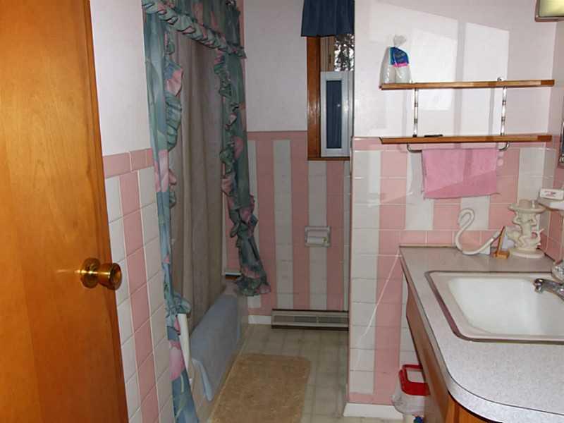 139 Stickle Road Beaver Falls, PA 15010 - Photo 16 of 19 Full Bath.