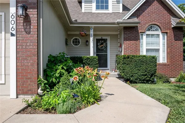 $429,900 | 606 Briar Lane, Kearney, MO 64060