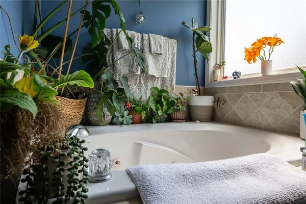 $429,900 | 606 Briar Lane, Kearney, MO 64060