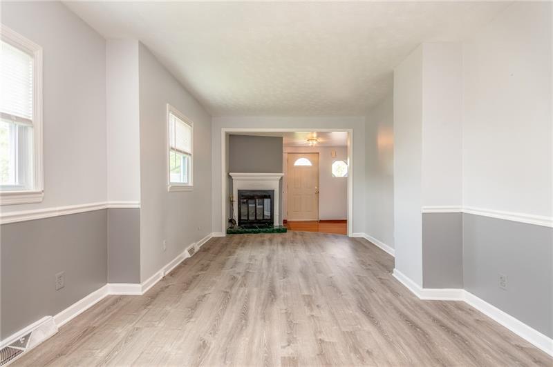 350 Blackswoods Road Freedom, PA 15042 - Photo 4 of 25 21X11 Livingroom