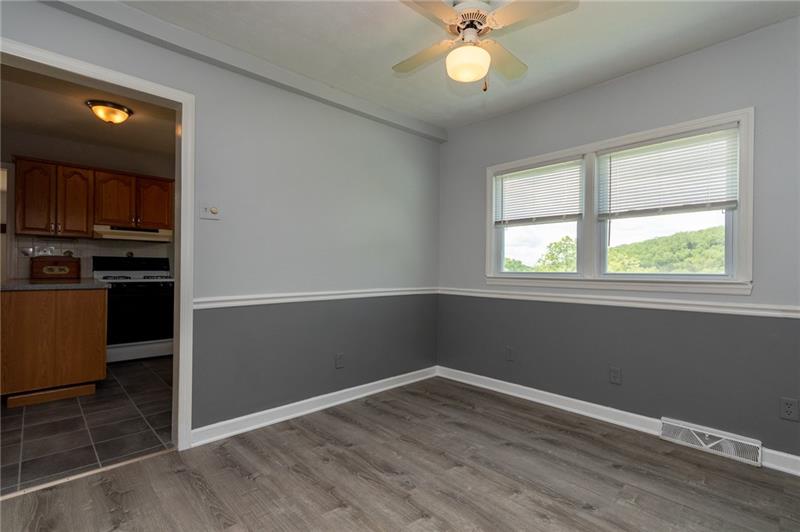 350 Blackswoods Road Freedom, PA 15042 - Photo 6 of 25 Livingroom