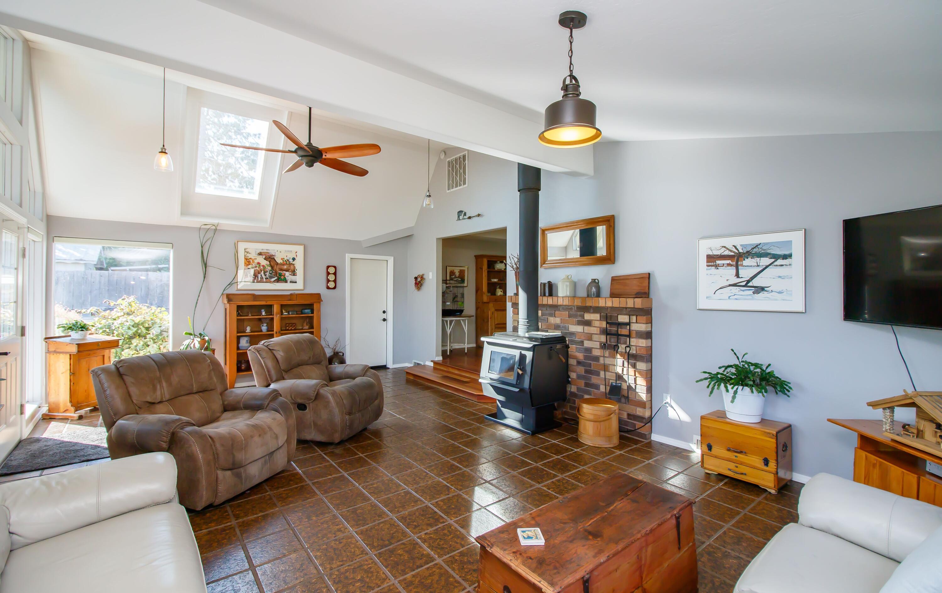 3685 Coleman Creek Road Medford, OR 97501 - Photo 16 of 54 cole 15