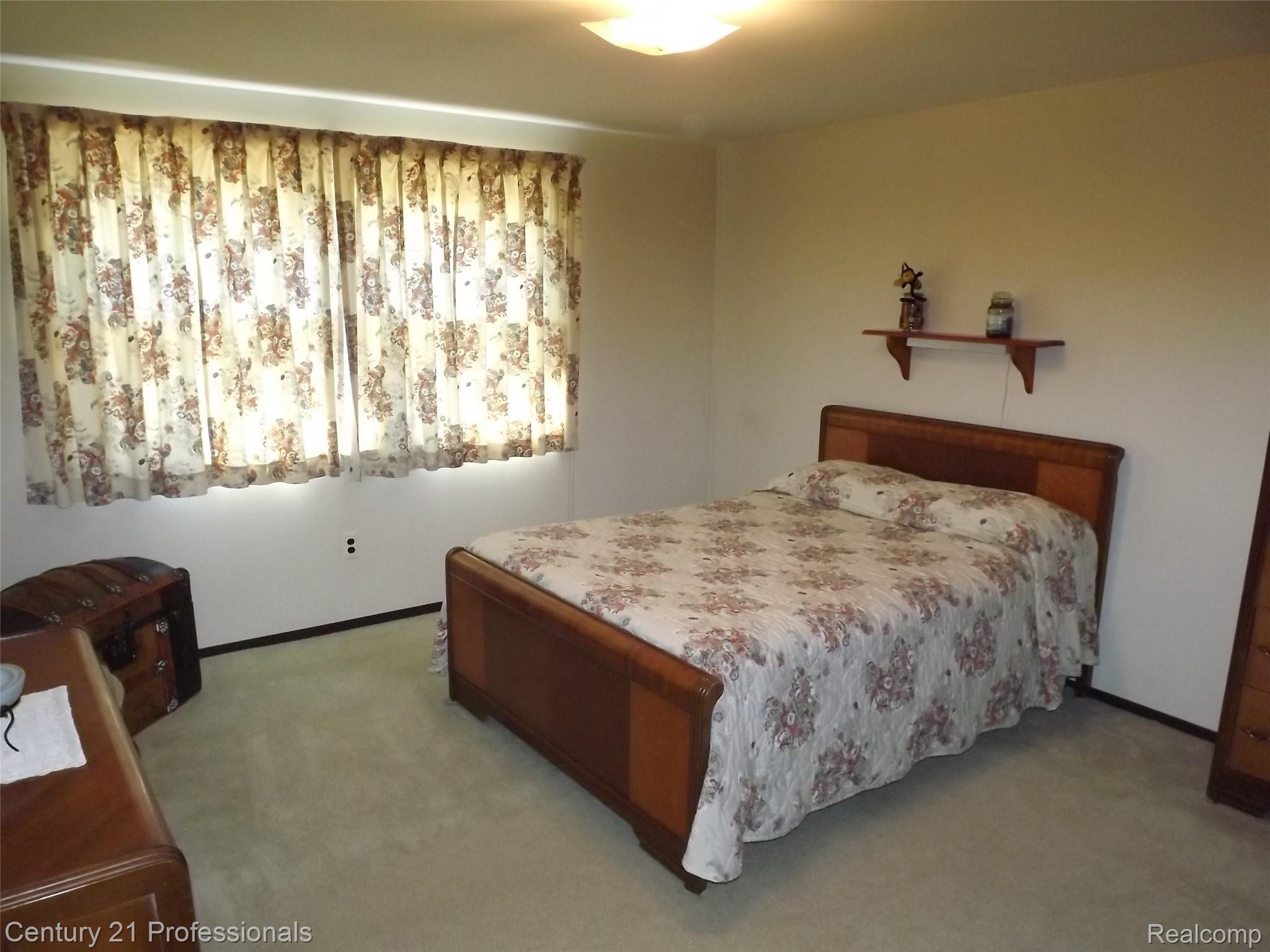 809 Hampton Circle Rochester, MI 48307 - Photo 12 of 22 Bedroom #1