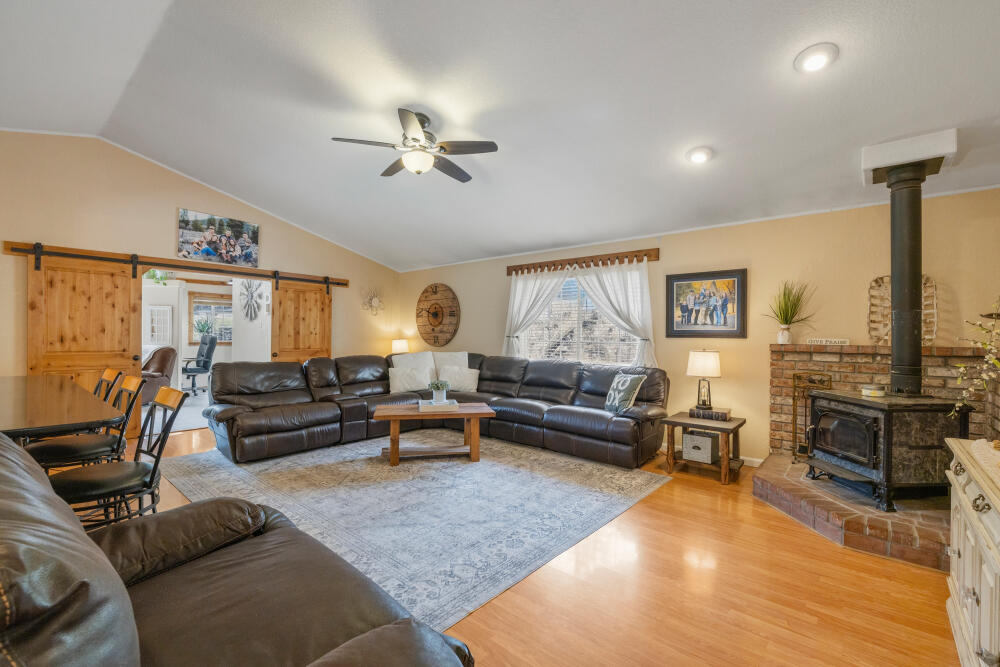 16320 Hillcrest Road Klamath Falls, OR 97603 - Photo 6 of 39 05 - 16320HillcrestRd-3