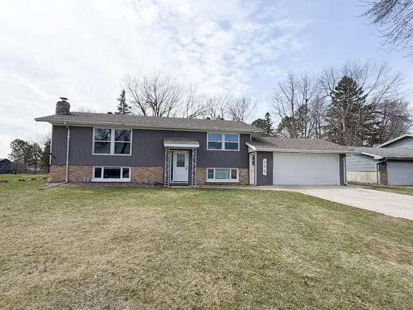 $349,900 | 746 West Shore Drive, Worthington, MN 56187