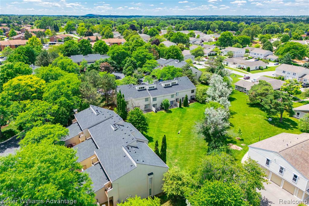 39478 Country Lane Novi, MI 48375 - Photo 33 of 38