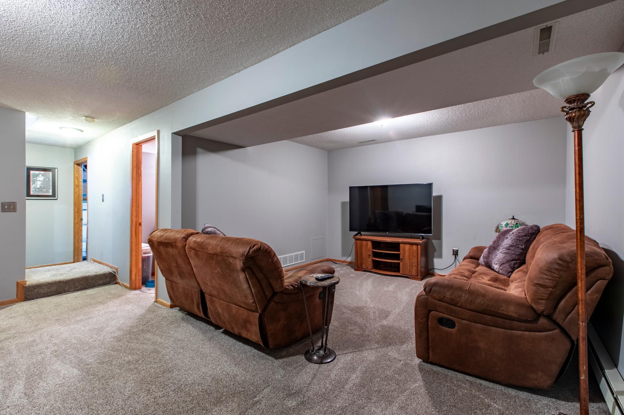 4032 Alberta Drive Northeast Rochester, MN 55906 - Photo 19 of 35