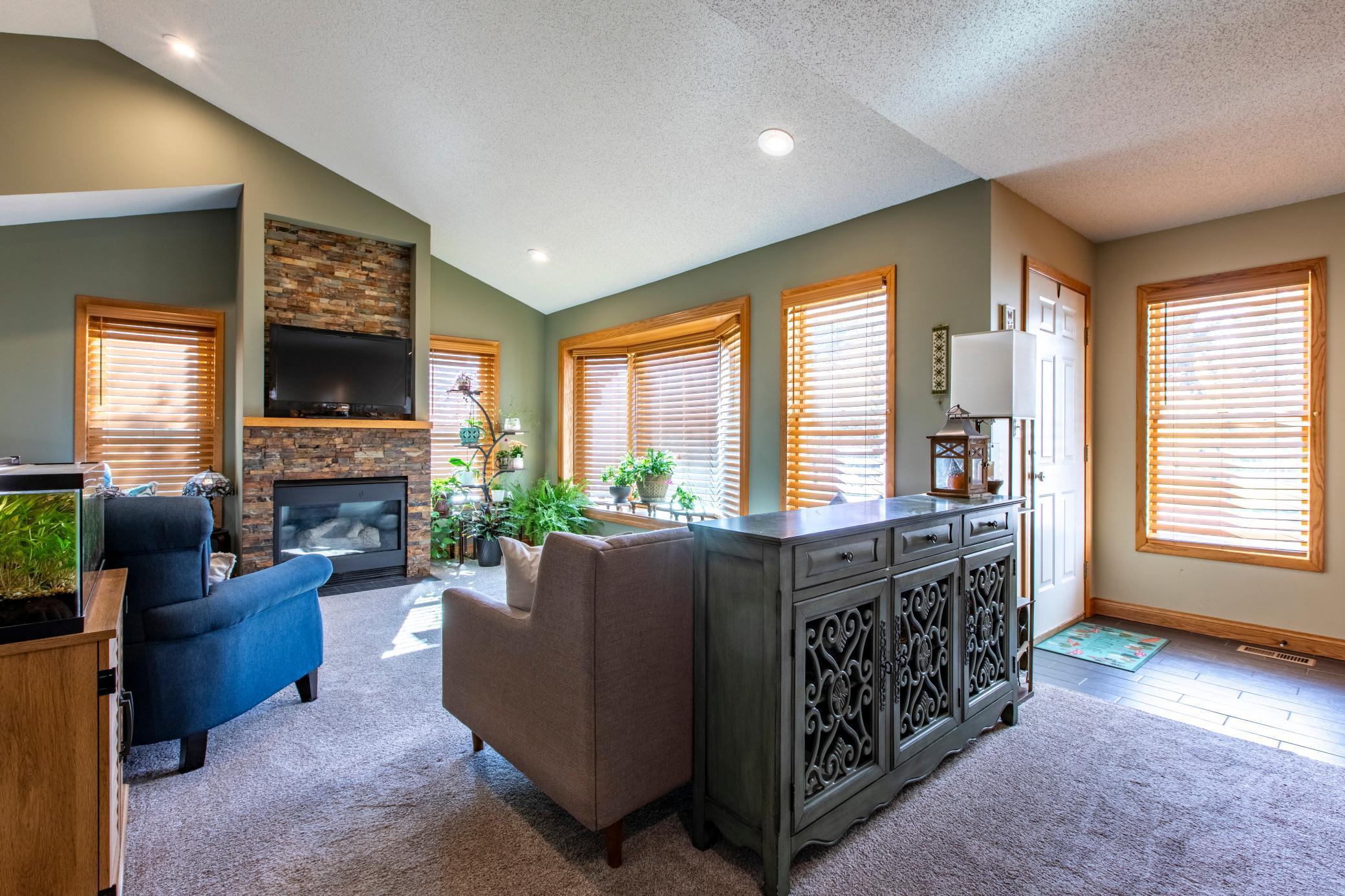 4032 Alberta Drive Northeast Rochester, MN 55906 - Photo 3 of 35