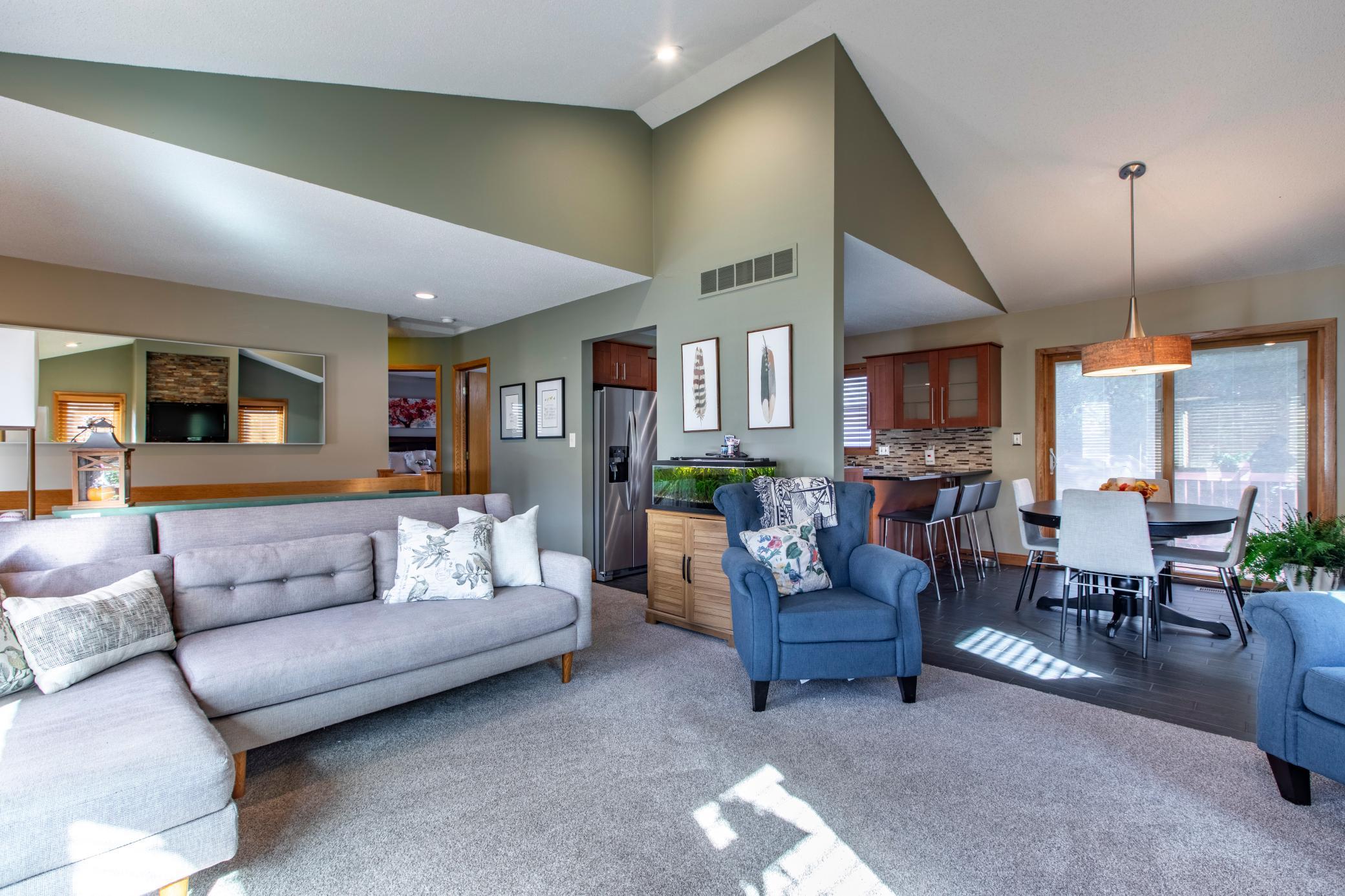 4032 Alberta Drive Northeast Rochester, MN 55906 - Photo 5 of 35