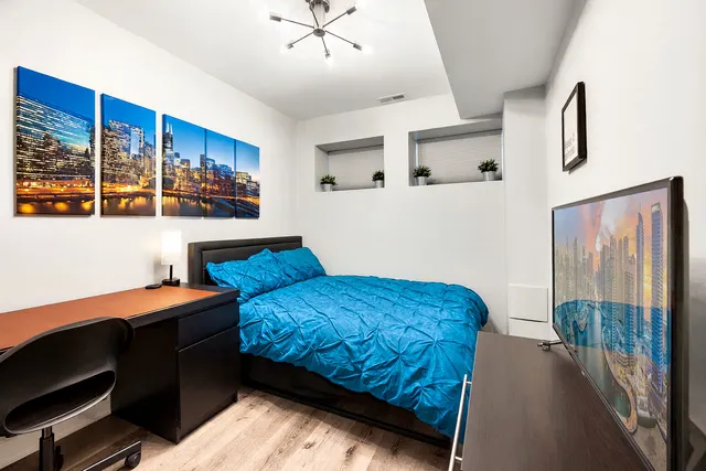 $2,750 | 2440 West 24th Place, Unit 1F, Chicago, IL 60608