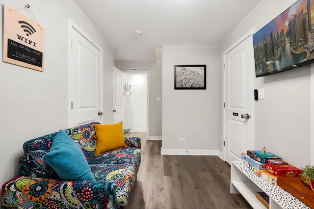 $2,750 | 2440 West 24th Place, Unit 1F, Chicago, IL 60608