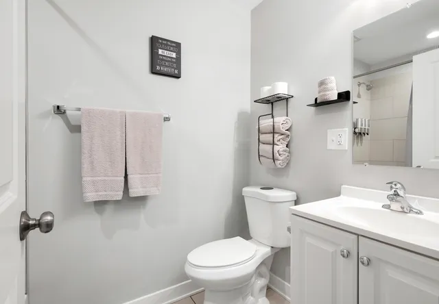 $2,750 | 2440 West 24th Place, Unit 1F, Chicago, IL 60608