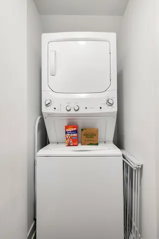 $2,750 | 2440 West 24th Place, Unit 1F, Chicago, IL 60608