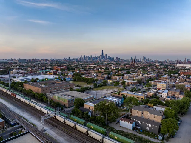 $2,750 | 2440 West 24th Place, Unit 1F, Chicago, IL 60608