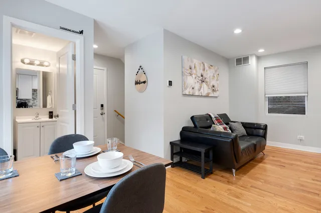 $2,750 | 2440 West 24th Place, Unit 1F, Chicago, IL 60608