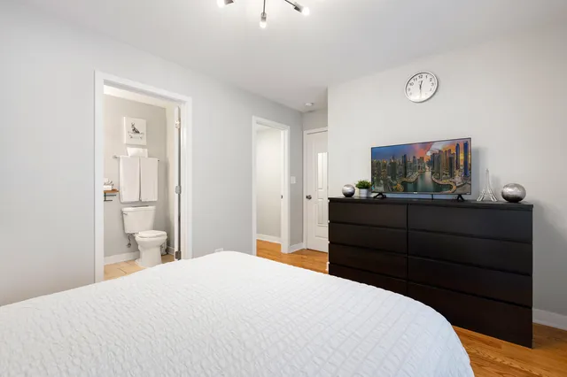 $2,750 | 2440 West 24th Place, Unit 1F, Chicago, IL 60608