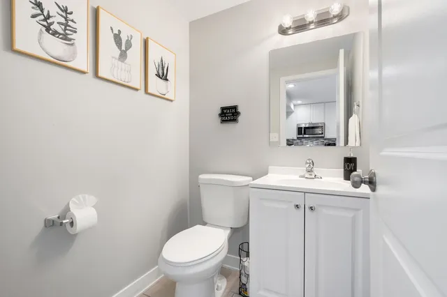 $2,750 | 2440 West 24th Place, Unit 1F, Chicago, IL 60608