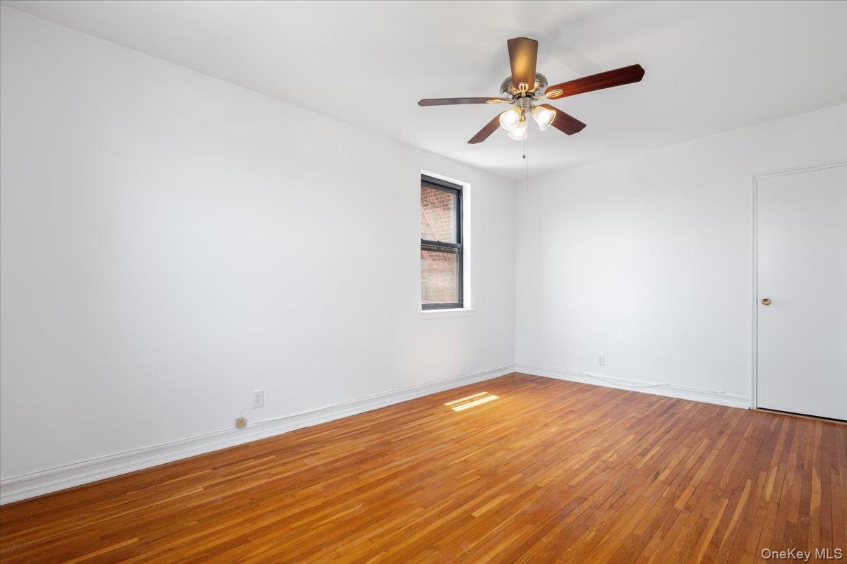 142 Garth Road, Unit 5K Scarsdale, NY 10583 - Photo 22 of 33 2nd bedroom