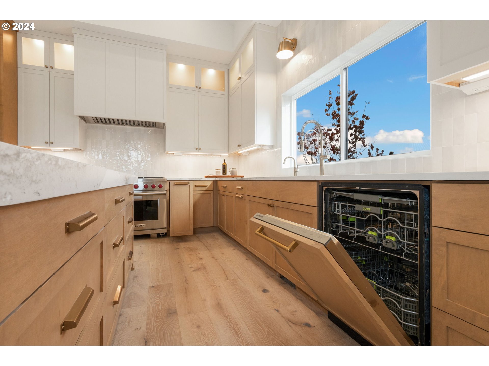 23141 Southwest Curry Ridge Drive Sherwood, OR 97140 - Photo 17 of 47 a kitchen with stainless steel appliances granite countertop a sink and cabinets