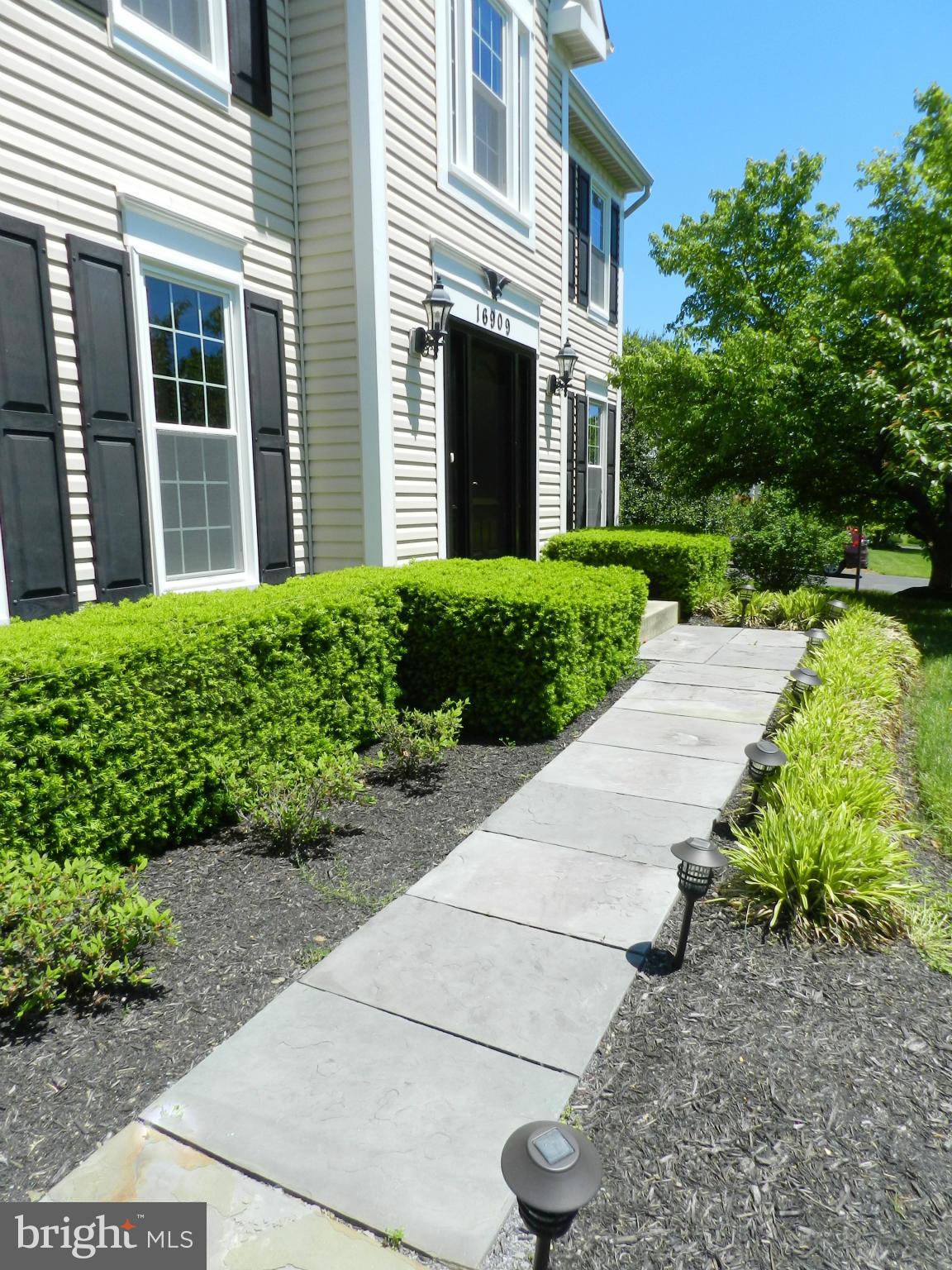 16909 Hoskinson Road Poolesville, MD 20837 - Photo 4 of 30 Exterior (Front)