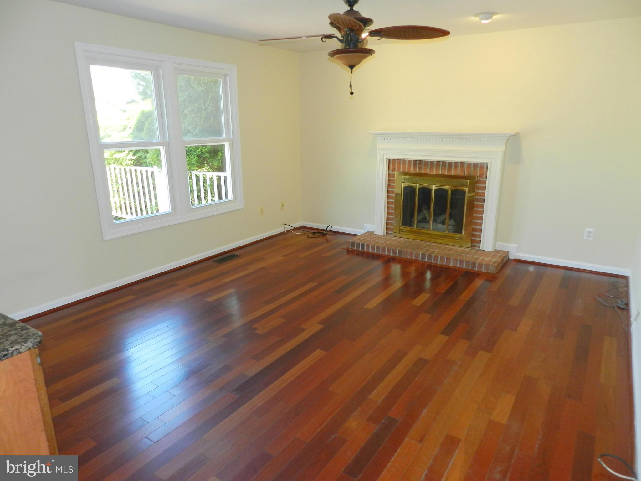 16909 Hoskinson Road Poolesville, MD 20837 - Photo 10 of 30 Family Room