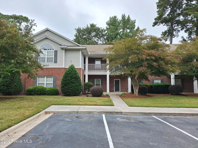 $1,300 | 2207 Locksley Woods Drive, Unit E, Greenville, NC 27858