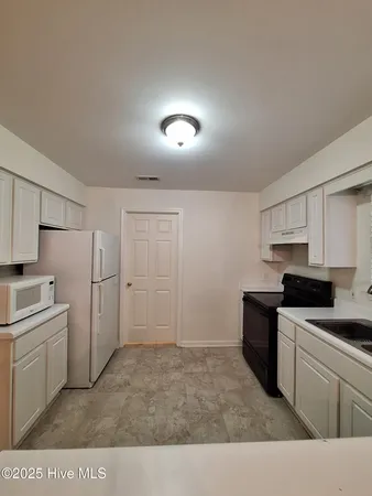 $1,300 | 2207 Locksley Woods Drive, Unit E, Greenville, NC 27858