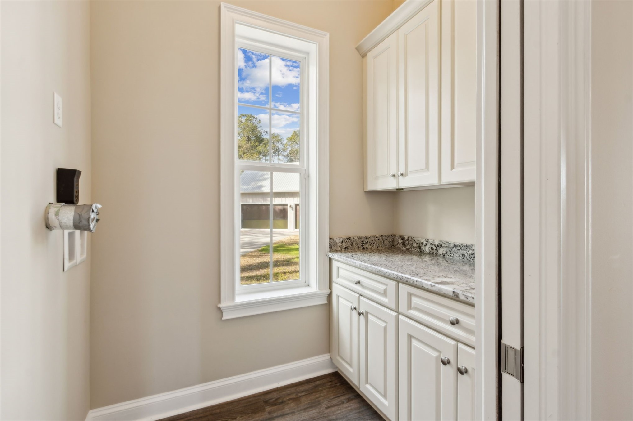 1900 Sycamore Lane Fernandina Beach, FL 32034 - Photo 39 of 54 a kitchen with white cabinets and a window