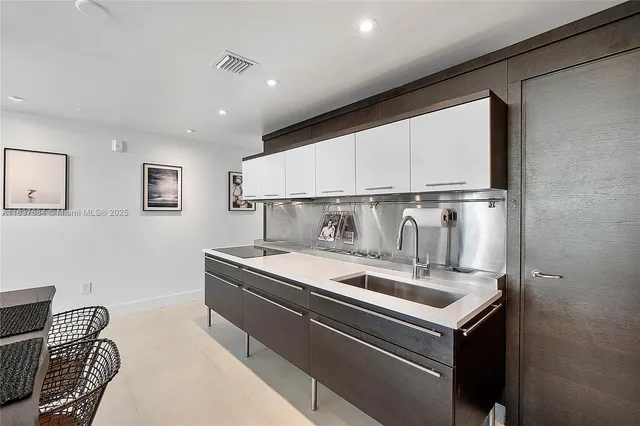 $3,500 | 6000 Collins Avenue, Unit 527, Miami Beach, FL 33140