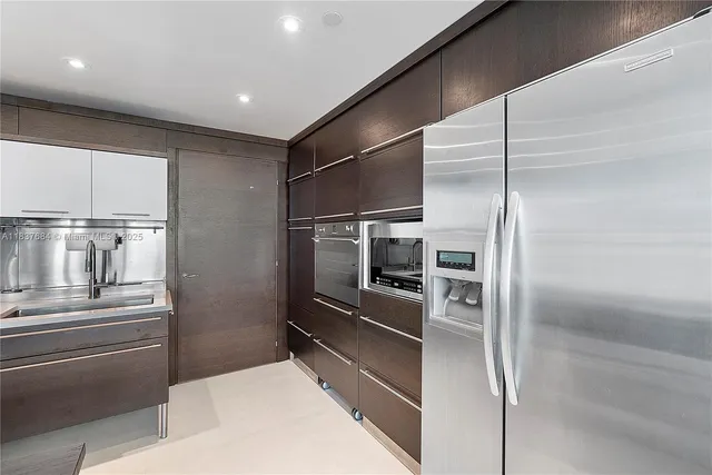 $3,500 | 6000 Collins Avenue, Unit 527, Miami Beach, FL 33140