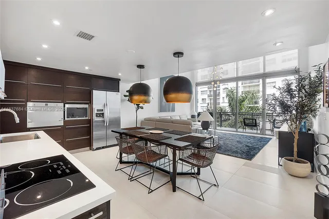 $3,500 | 6000 Collins Avenue, Unit 527, Miami Beach, FL 33140