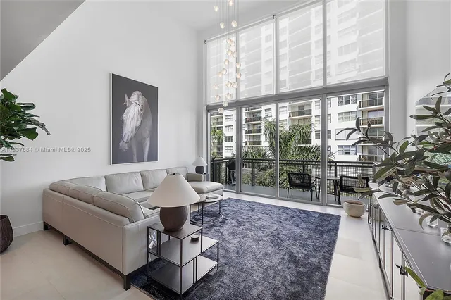 $3,500 | 6000 Collins Avenue, Unit 527, Miami Beach, FL 33140