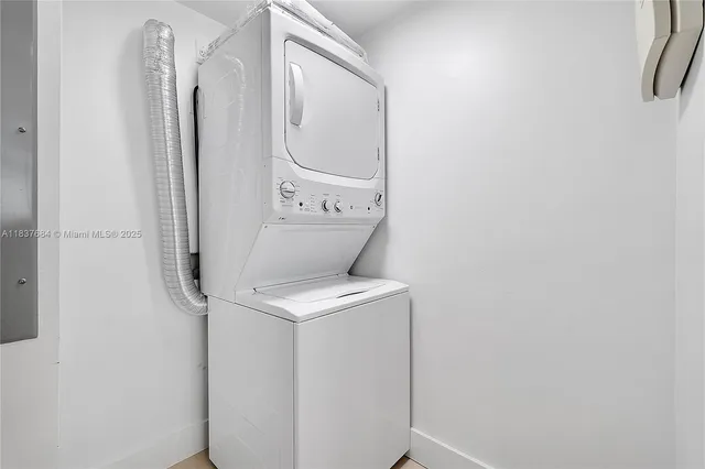 $3,500 | 6000 Collins Avenue, Unit 527, Miami Beach, FL 33140