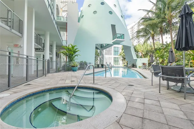 $3,500 | 6000 Collins Avenue, Unit 527, Miami Beach, FL 33140