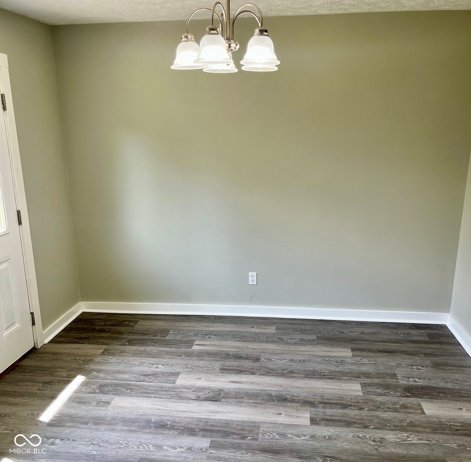 157 Hauser Drive Hope, IN 47246 - Photo 3 of 12