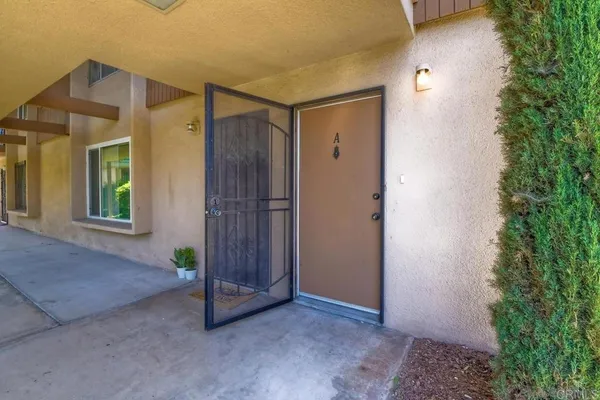 $299,000 | 540 Oakdale Lane, Unit A, El Cajon, CA 92021