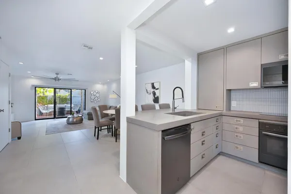 $435,000 | 2840 Sherwood Avenue, Unit A, Modesto, CA 95350