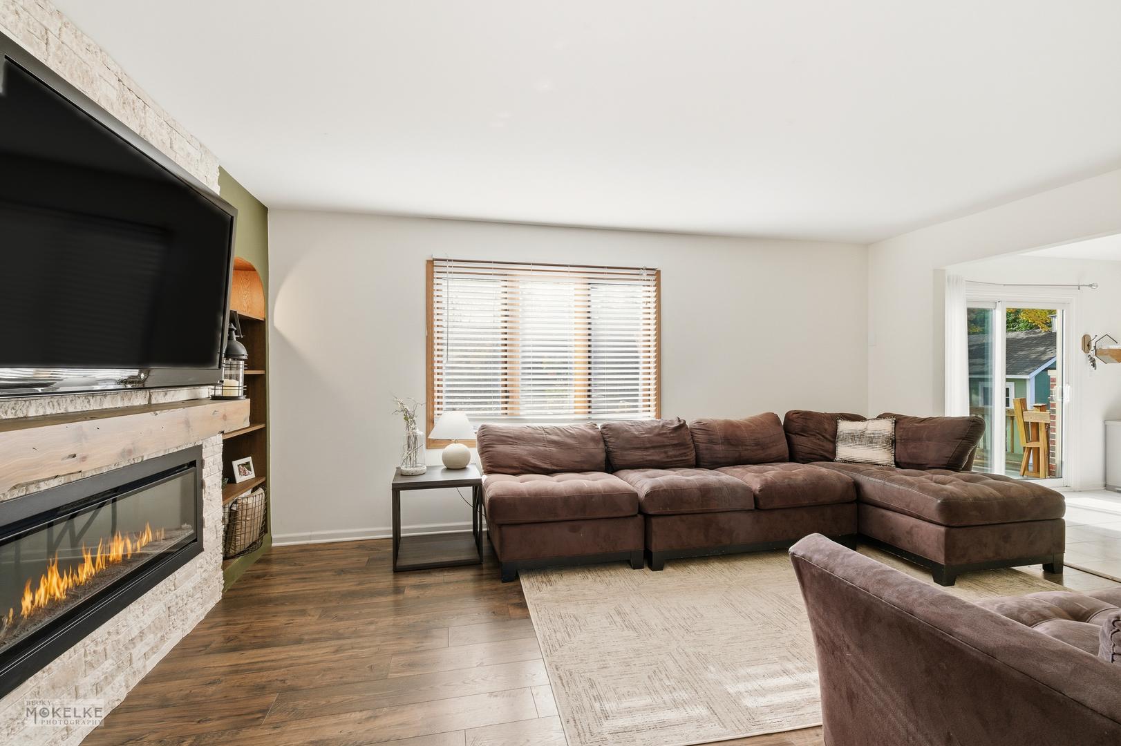 814 Edgewater Drive Minooka, IL 60447 - Photo 18 of 46 a living room with furniture a flat screen tv and a fireplace