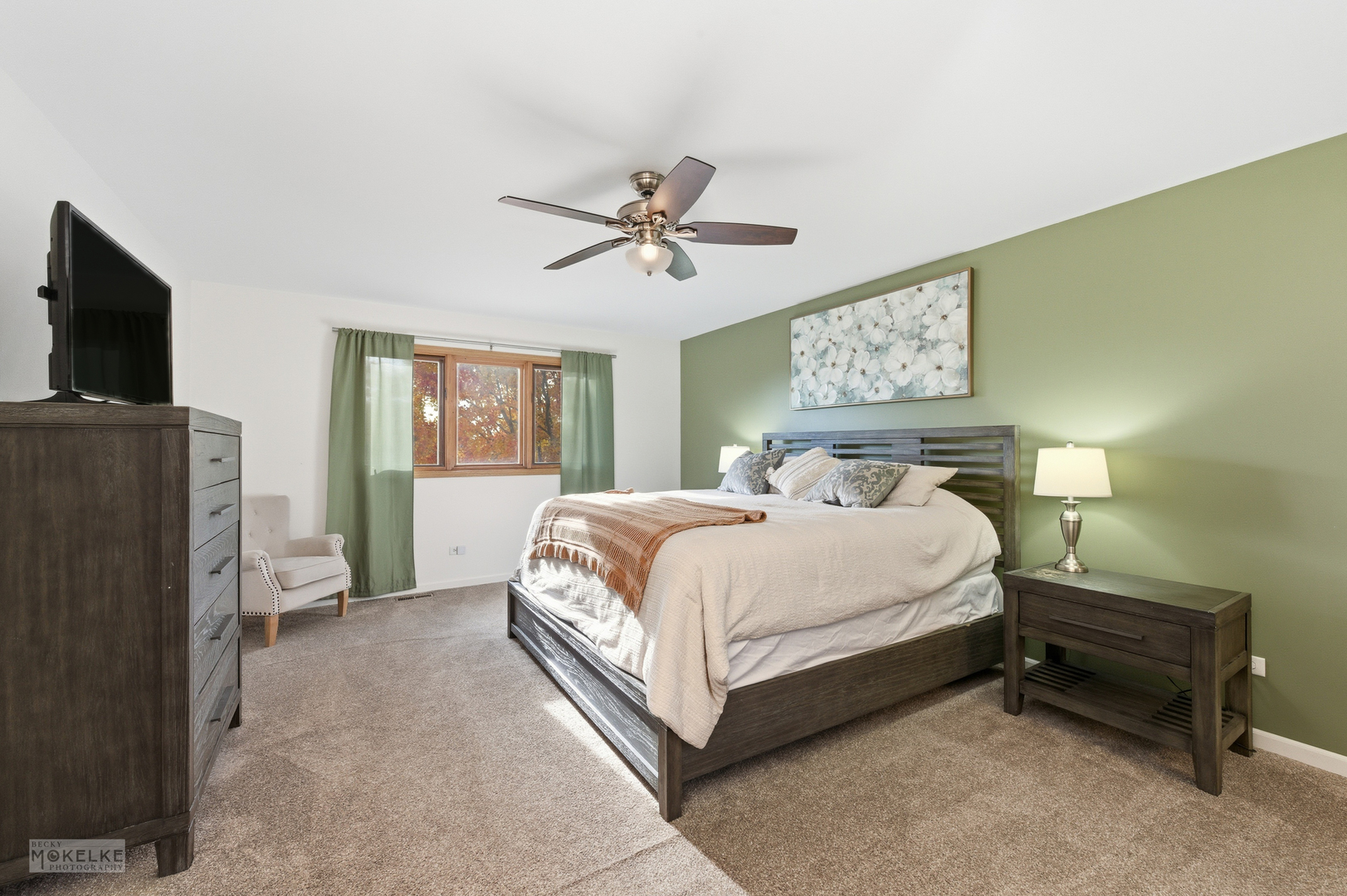 814 Edgewater Drive Minooka, IL 60447 - Photo 20 of 46 a bedroom with a bed and a flat screen tv