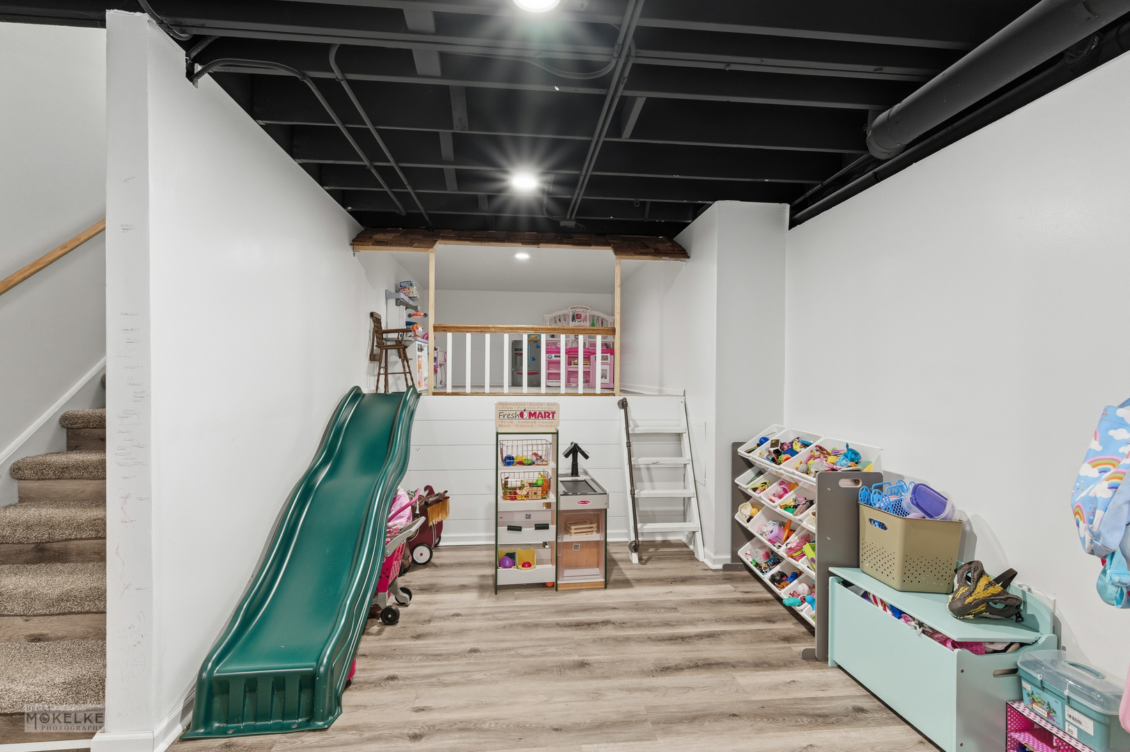 814 Edgewater Drive Minooka, IL 60447 - Photo 34 of 46 a view of a hallway with stairs