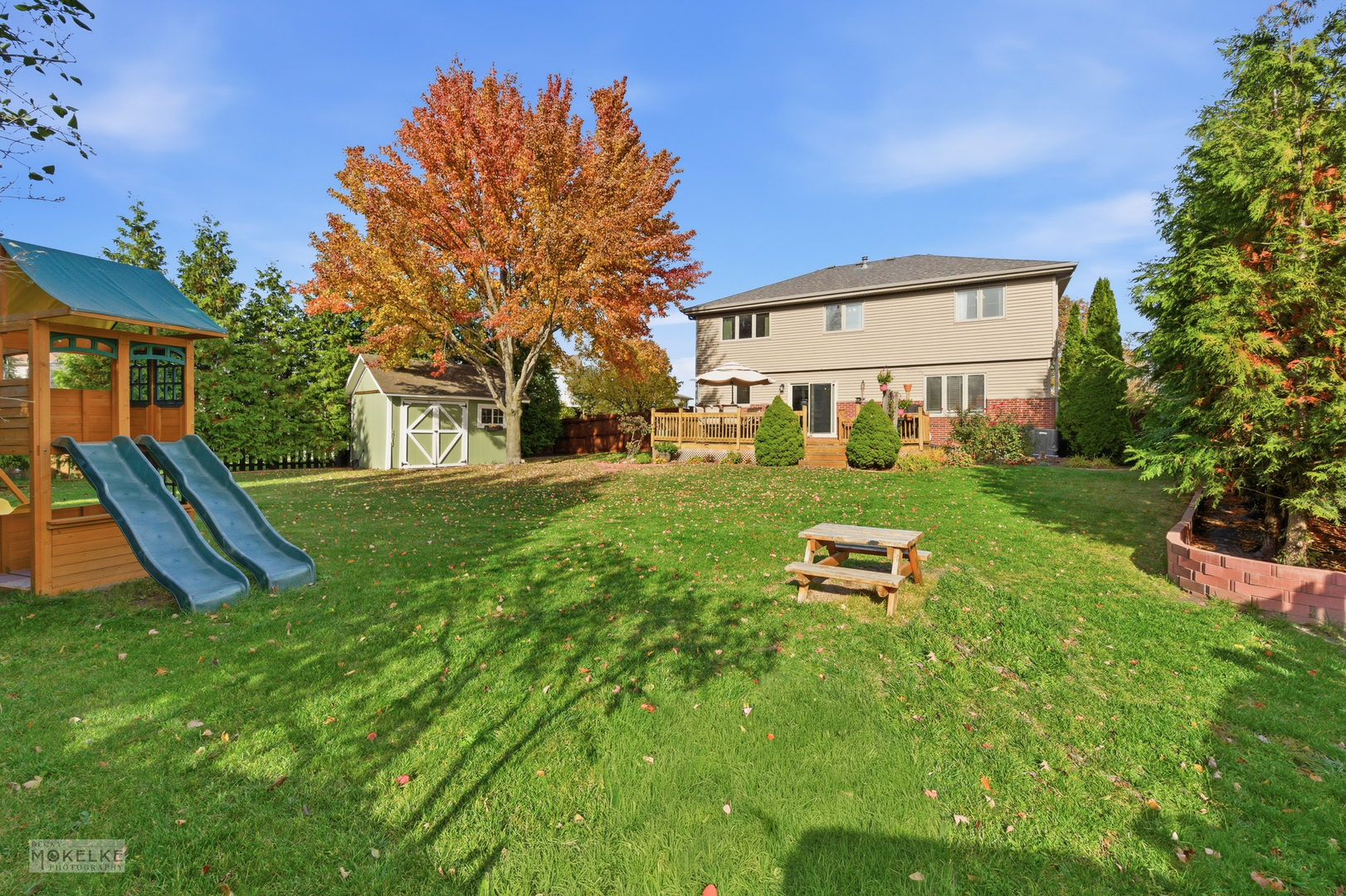 814 Edgewater Drive Minooka, IL 60447 - Photo 42 of 46 a backyard of a house with table and chairs