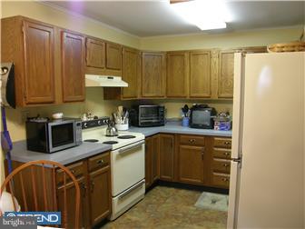 52 Middle Road Levittown, PA 19056 - Photo 4 of 12 Gallery Image 4