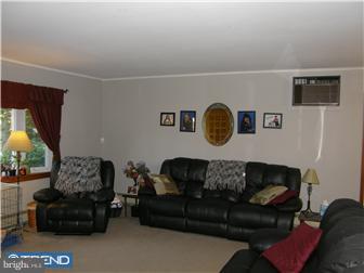 52 Middle Road Levittown, PA 19056 - Photo 5 of 12 Gallery Image 5