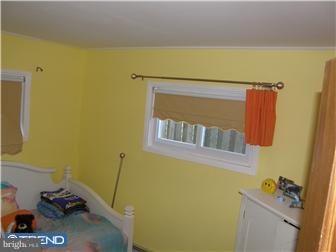 52 Middle Road Levittown, PA 19056 - Photo 8 of 12 Gallery Image 8
