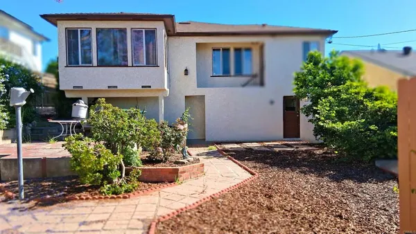$3,550 | 3930 Marine View Avenue, San Diego, CA 92113