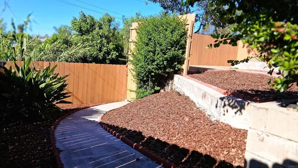$3,550 | 3930 Marine View Avenue, San Diego, CA 92113