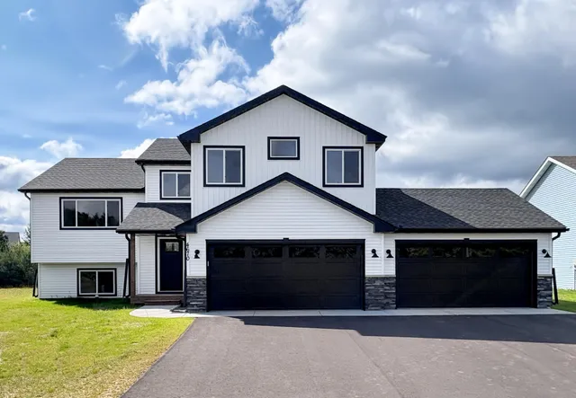 $515,650 | 15434 74th Street, Milaca, MN 56353